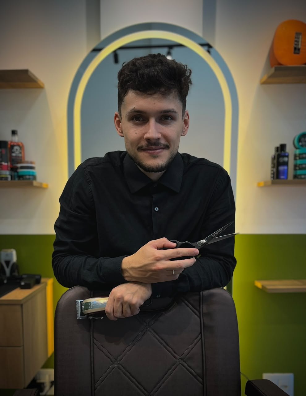 Barbeiro Fernando Lazzaretti na Tratto Barbearia